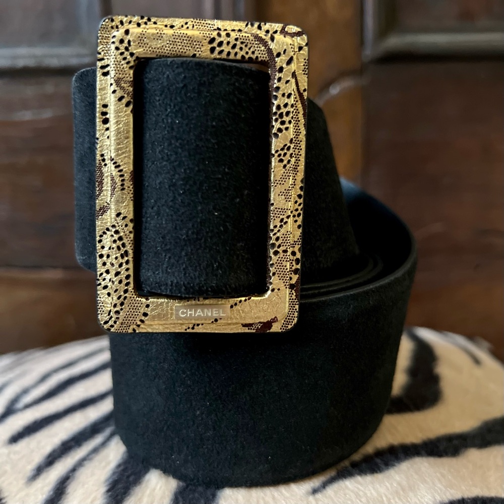 2009 Chanel Runway Black and Gold Suede Belt Size 42